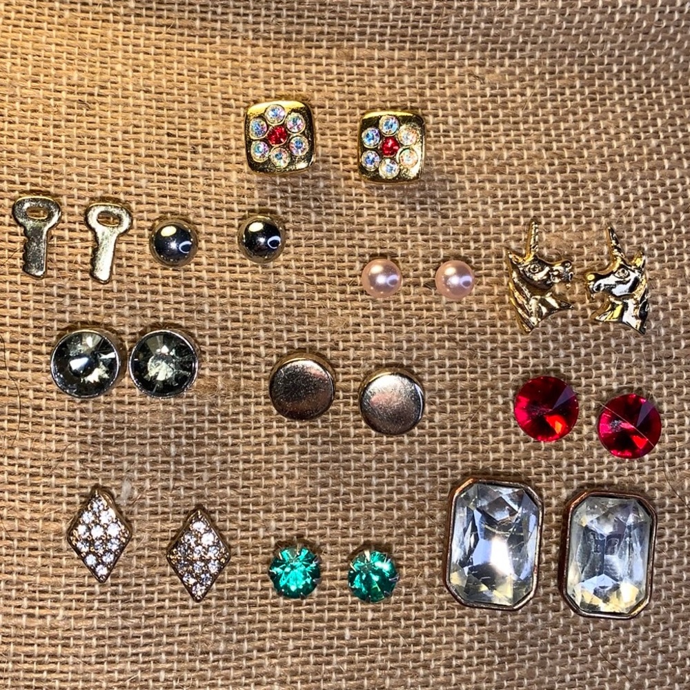 Bundle of 11 (!) stud earrings pearl/crystal/key
